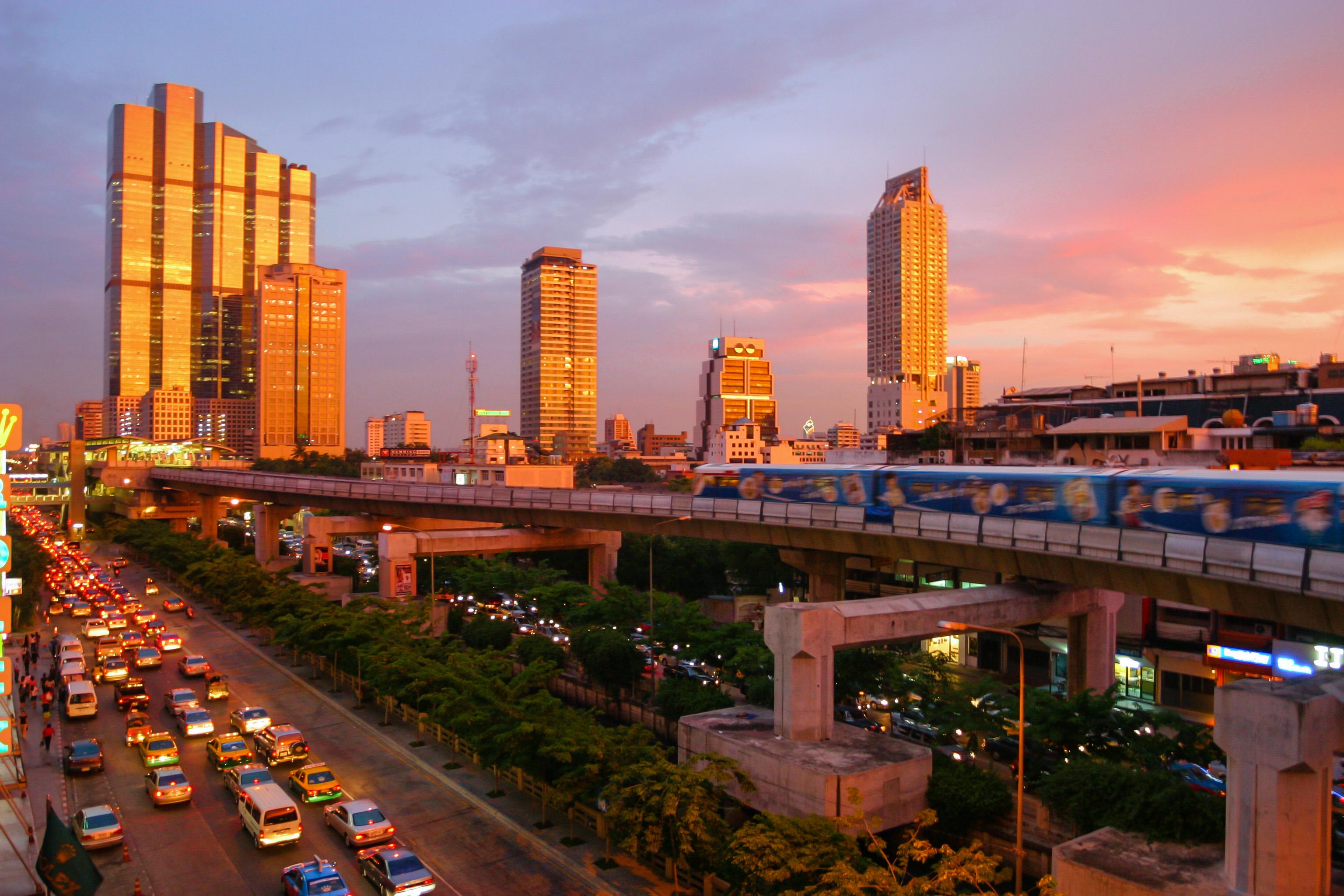 Comparison of 2, 3, and 4 day travel itineraries in Bangkok based on real traveler logs